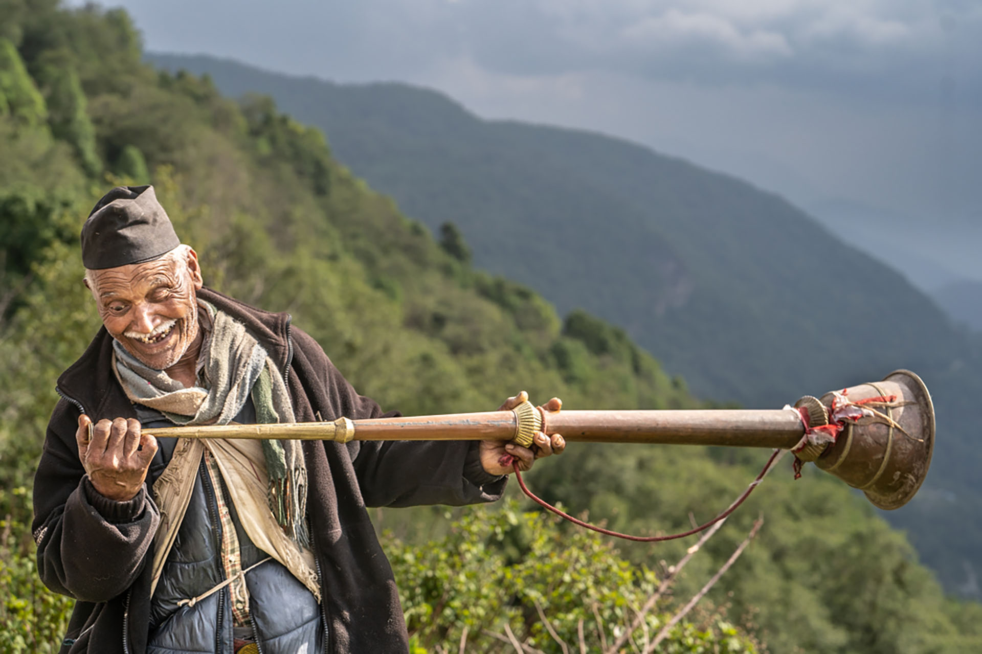 המסע בעקבות ציידי הדבש ברכס ההימלאיה בנפאל