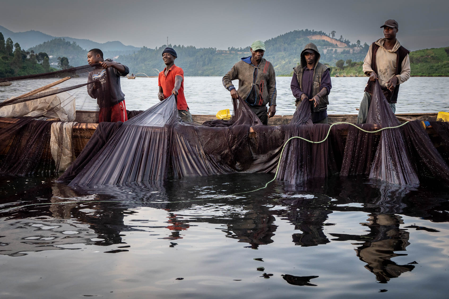 שורקים ודגים: עם דייגי אגם קיוו ברואנדה